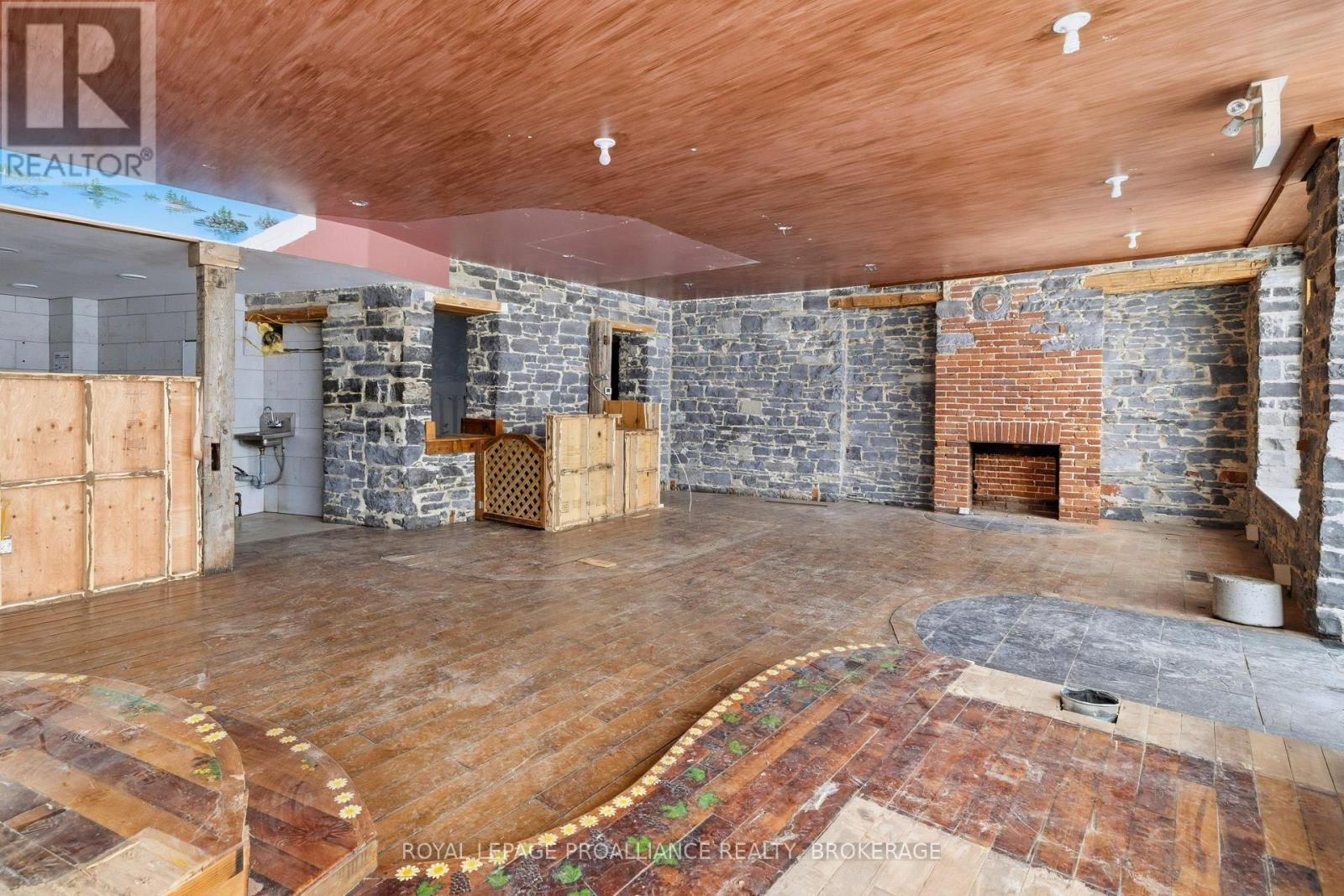 647 Princess Street, Kingston (East Of Sir John A. Blvd), Ontario  K7L 1E4 - Photo 2 - X12754736