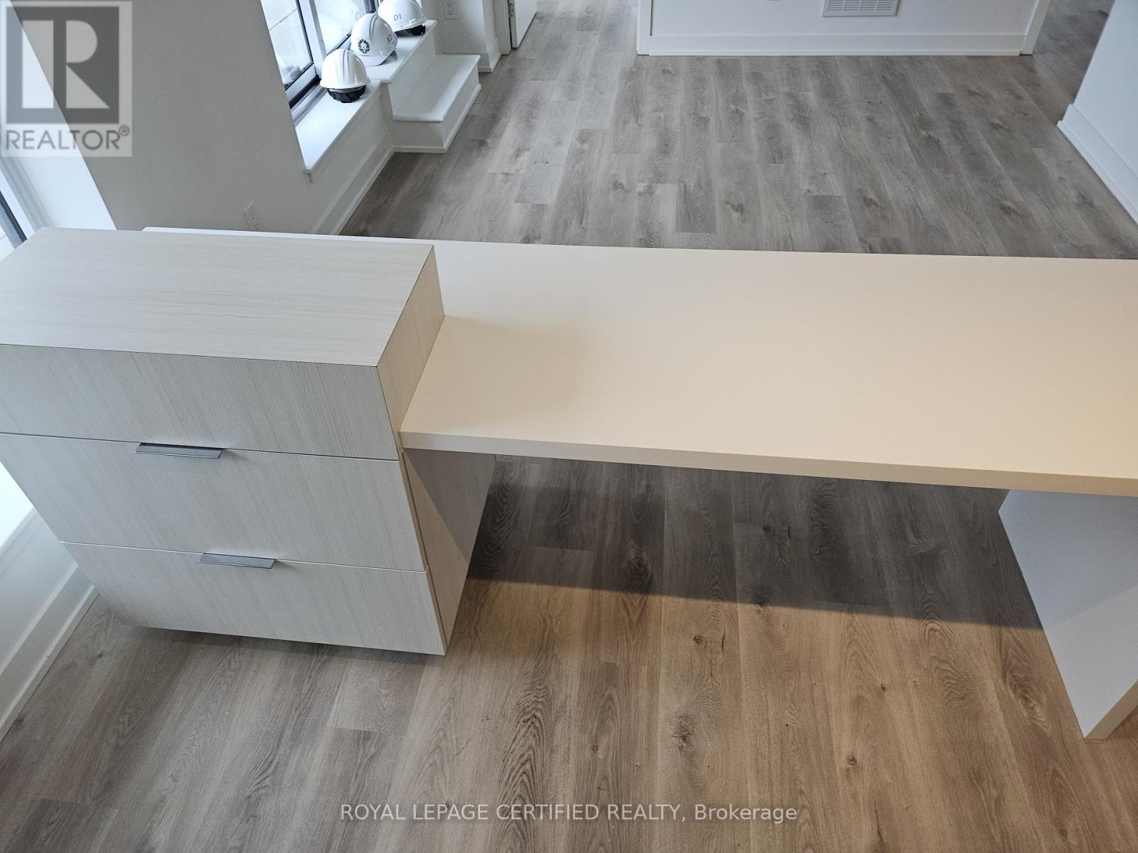 202 - 370 Martha Street E, Burlington, Ontario  L7R 2P7 - Photo 10 - W12741744