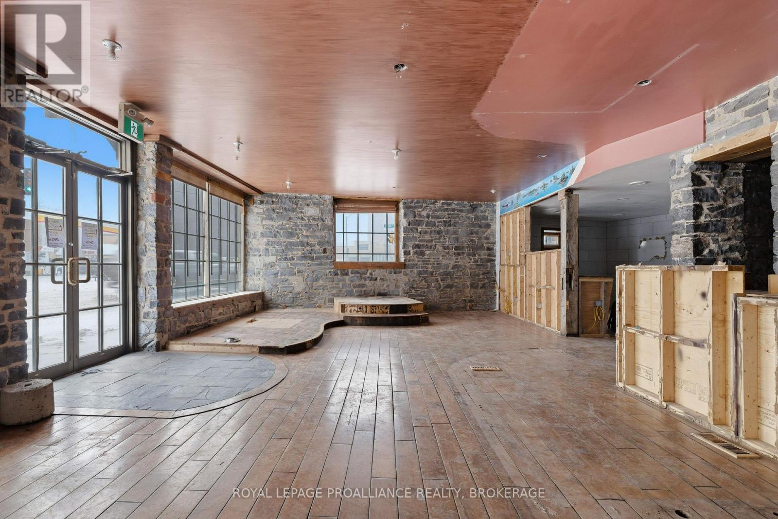 647 Princess Street, Kingston (East Of Sir John A. Blvd), Ontario  K7L 1E4 - Photo 6 - X12754736