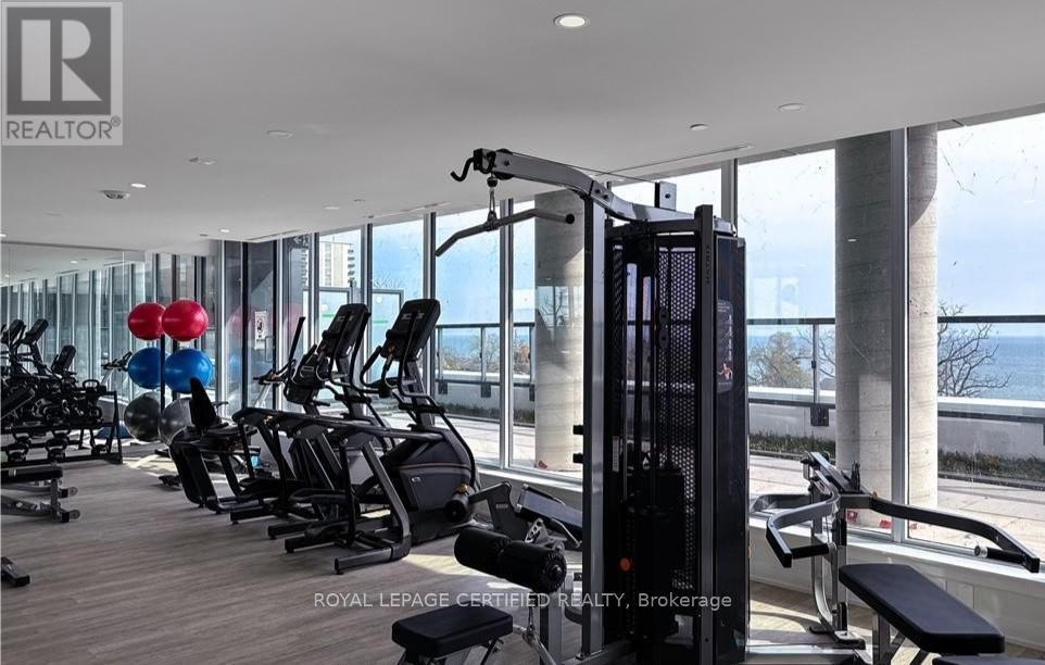 202 - 370 Martha Street E, Burlington, Ontario  L7R 2P7 - Photo 5 - W12741744