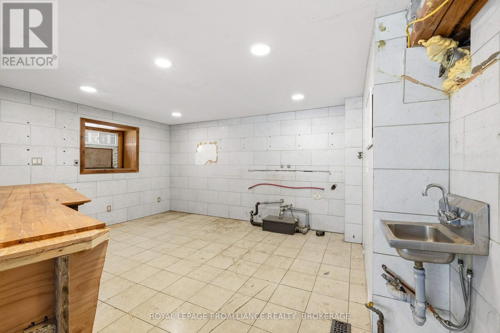 647 Princess Street, Kingston (East Of Sir John A. Blvd), Ontario  K7L 1E4 - Photo 9 - X12754736