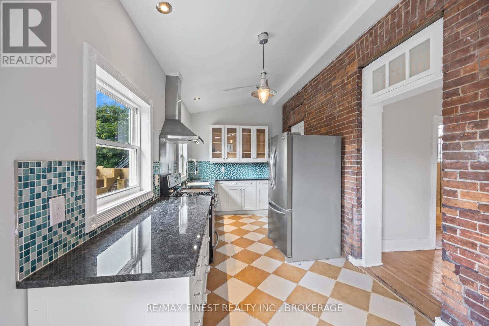 10 Victoria Avenue, Brockville, Ontario  K6V 2B1 - Photo 18 - X12754854