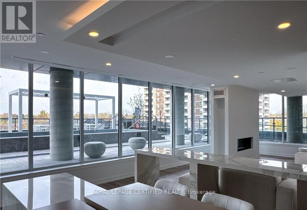 202 - 370 Martha Street E, Burlington, Ontario  L7R 2P7 - Photo 6 - W12741744