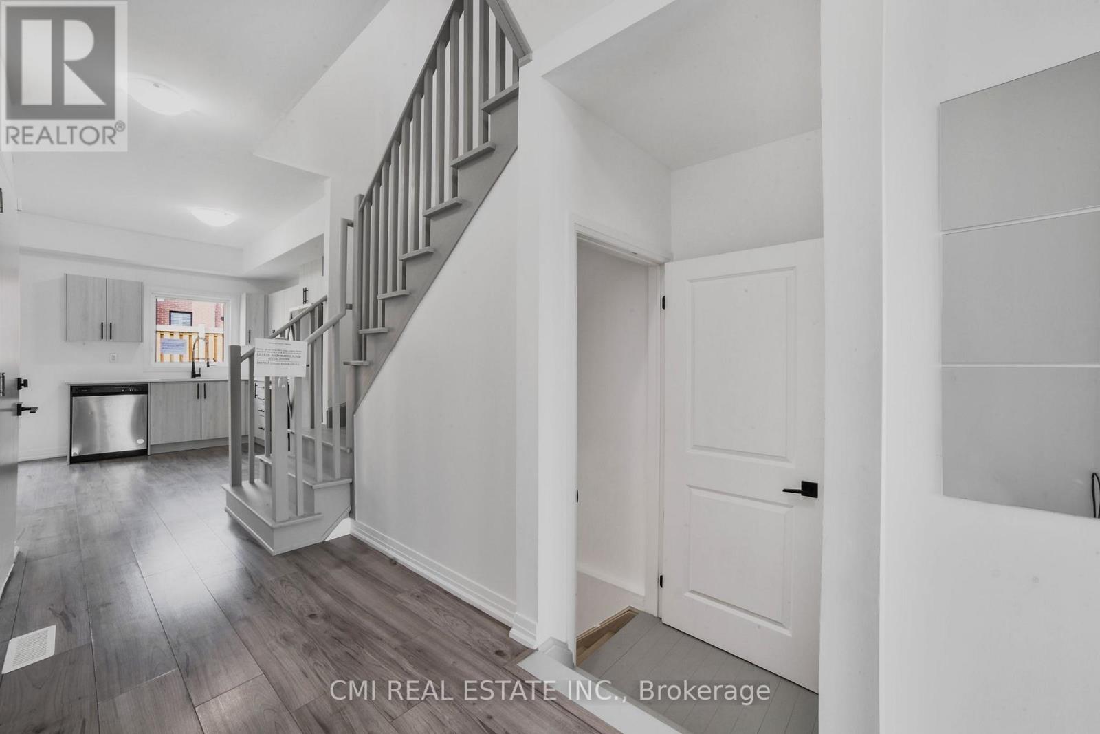 79 Gateland Drive, Barrie, Ontario  L9J 0N2 - Photo 9 - S12755096