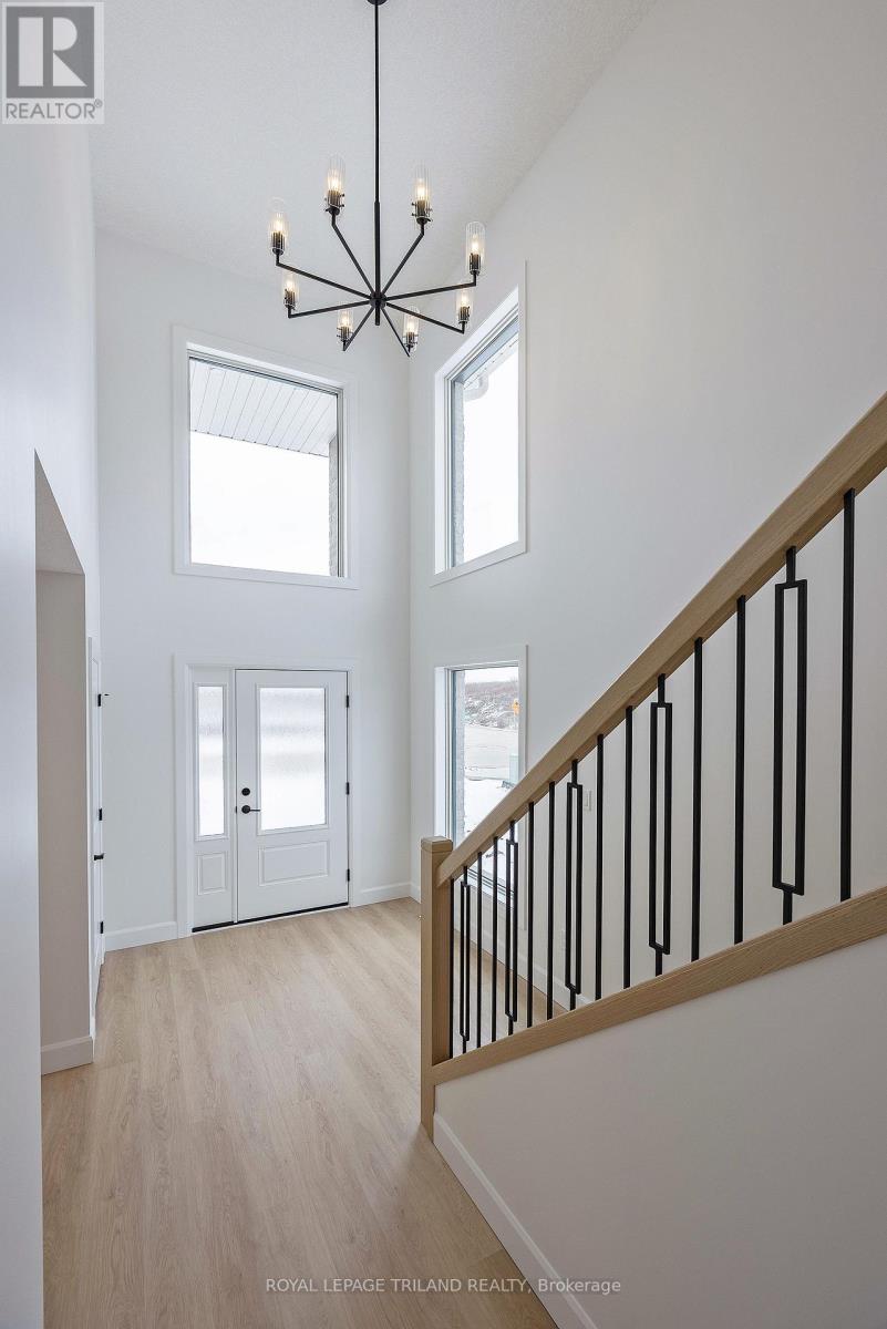 116 Aspen Parkway, Aylmer, Ontario  N5H 3H7 - Photo 12 - X12615756