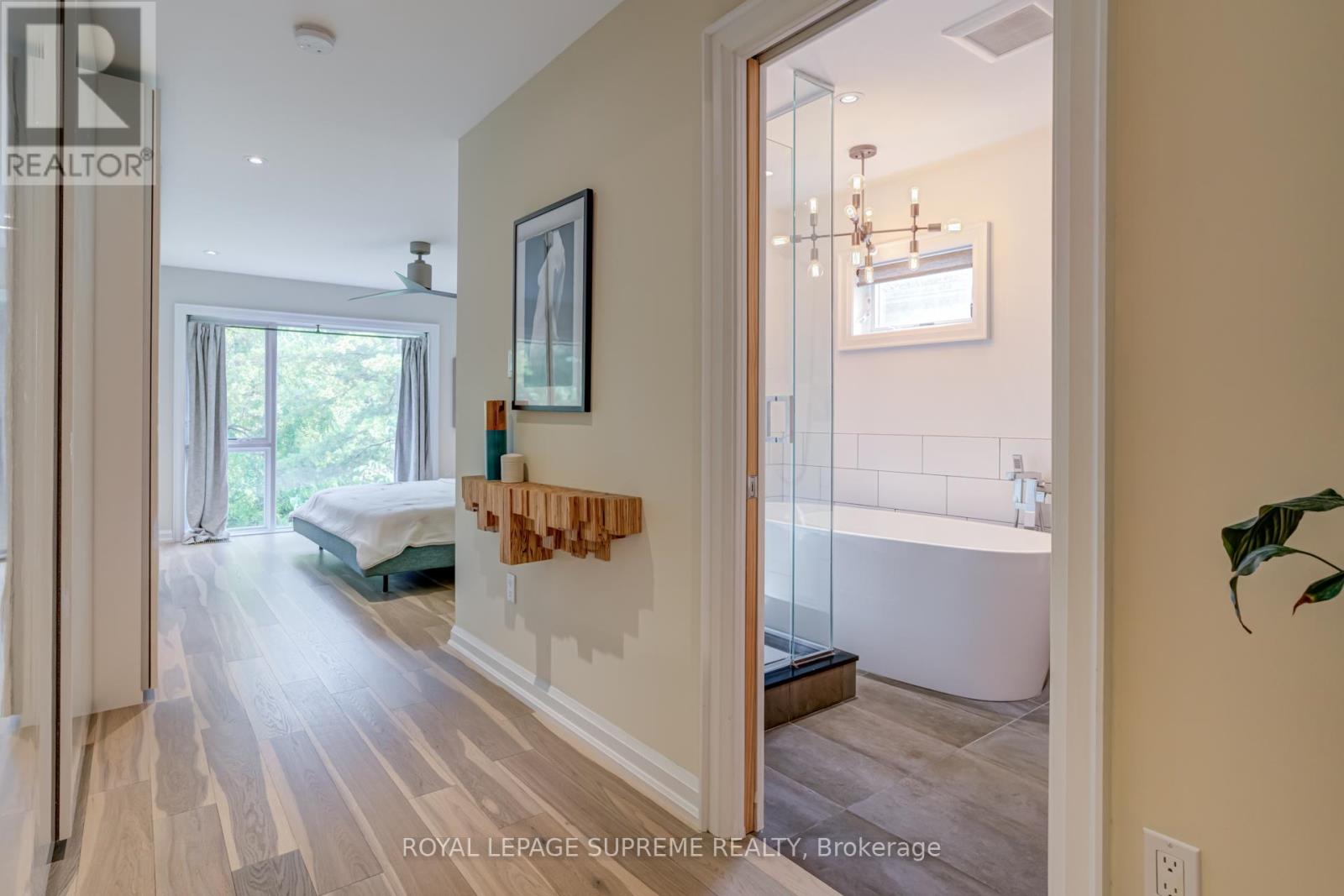 11 West Lynn Avenue, Toronto (Woodbine Corridor), Ontario  M4C 3V7 - Photo 14 - E12754000