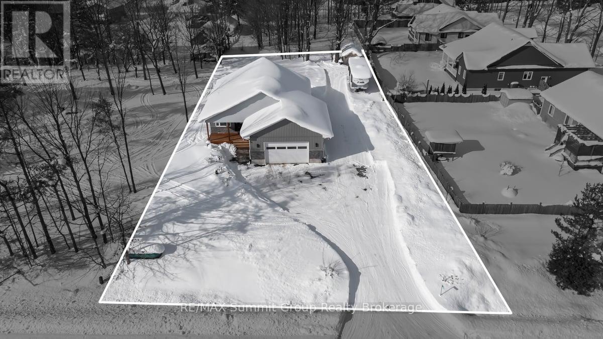 135 Confederation Drive, Chatsworth, Ontario  N0H 1R0 - Photo 2 - X12755256