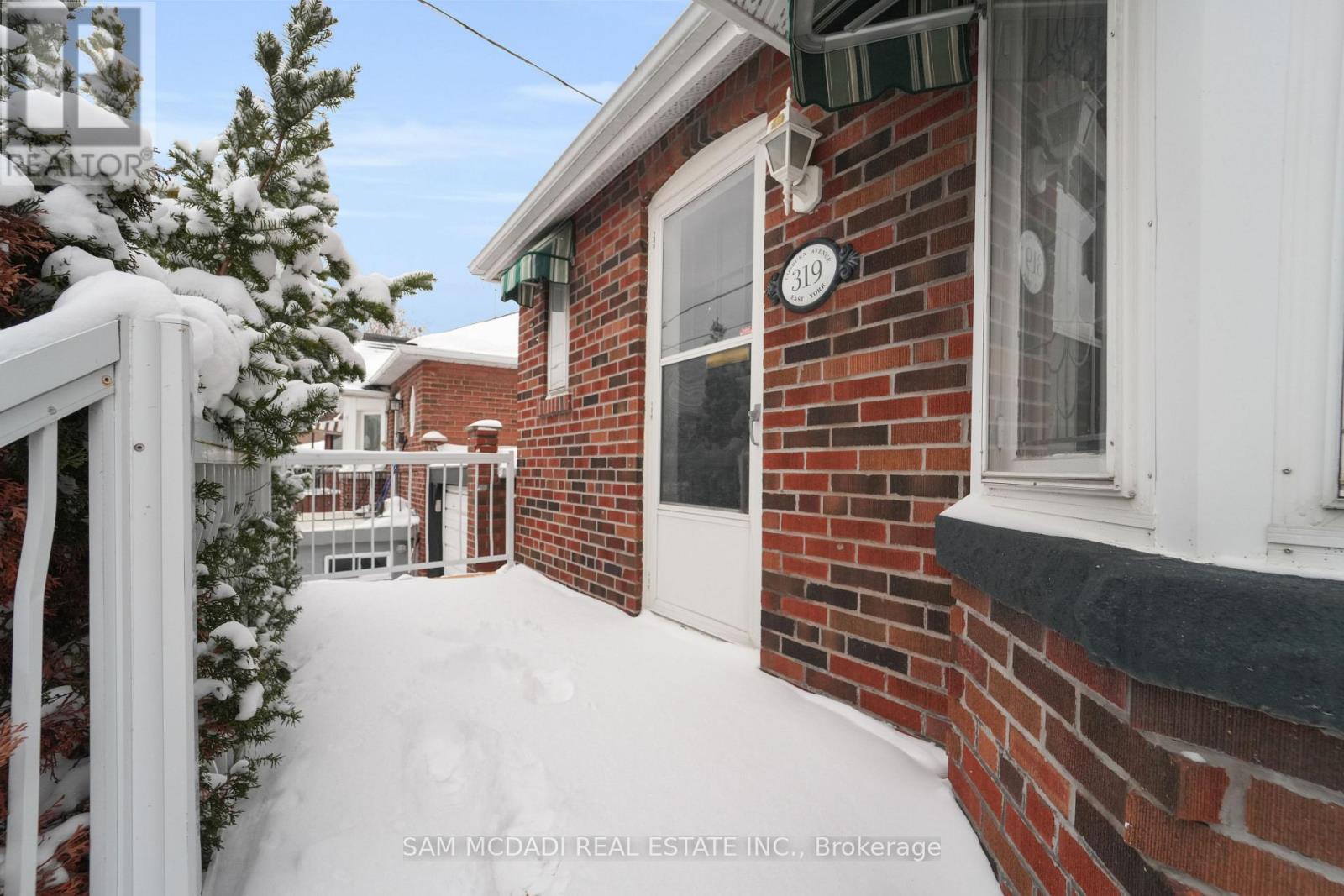 319 Cosburn Avenue, Toronto, Ontario  M4J 2N1 - Photo 3 - E12755204