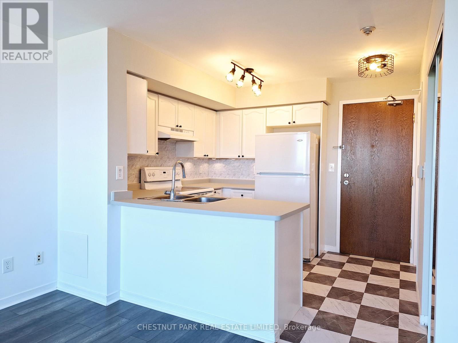 622 - 3 Ellesmere Street, Richmond Hill, Ontario  L4B 4N2 - Photo 3 - N12755276