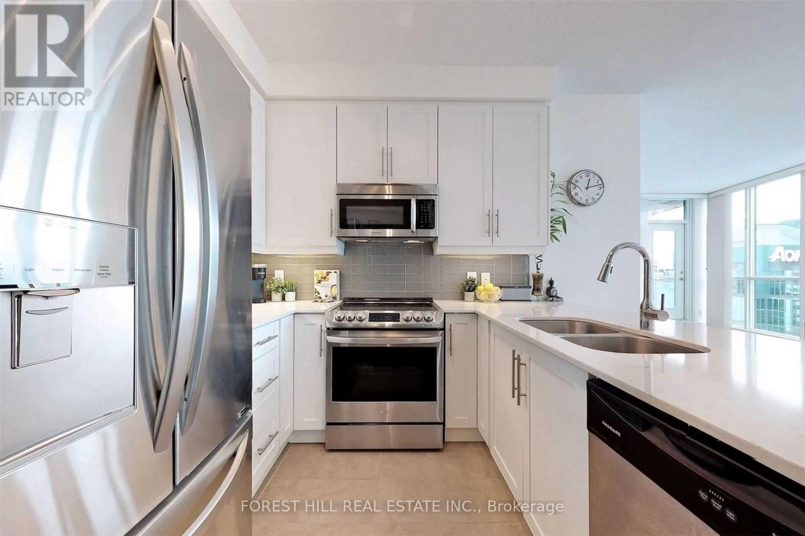 3512 - 33 Bay Street, Toronto (Waterfront Communities), Ontario  M5J 2Z3 - Photo 6 - C12752400