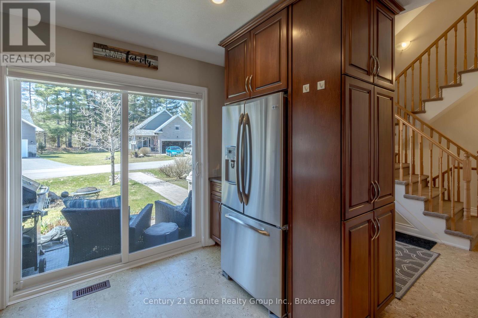 44 Webb Circle, Dysart Et Al, Ontario  K0M 1S0 - Photo 6 - X12755442