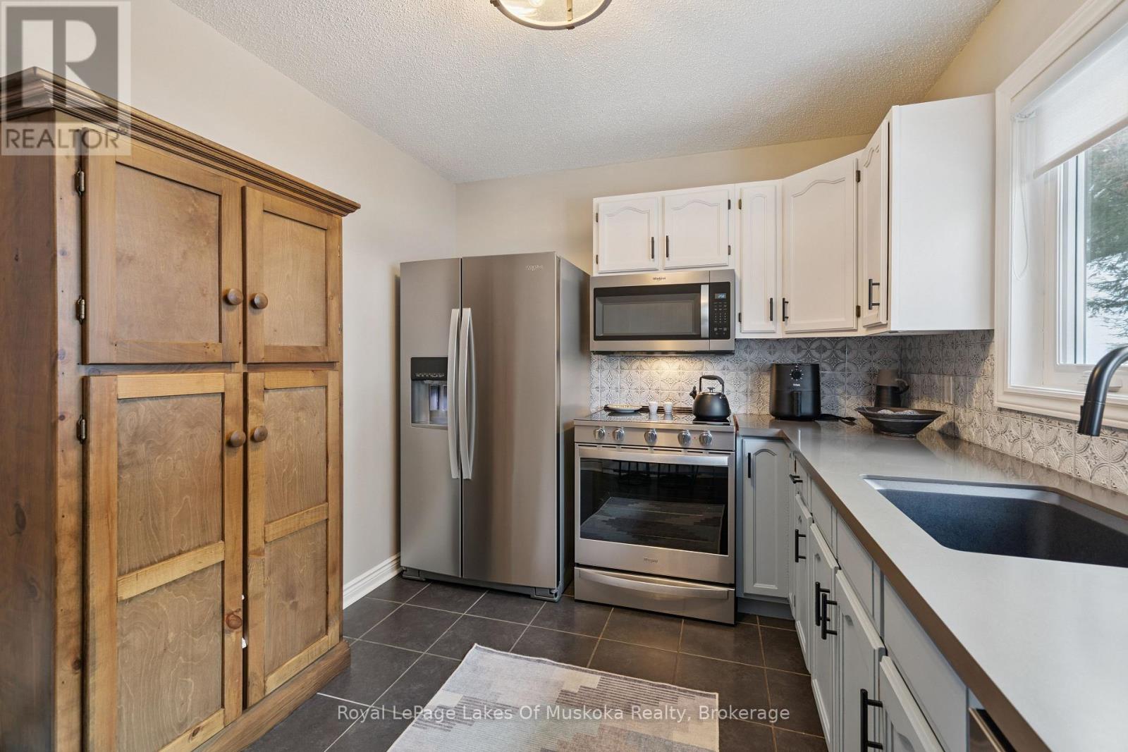 87 Southbank Drive, Bracebridge, Ontario  P1L 1G2 - Photo 11 - X12756756