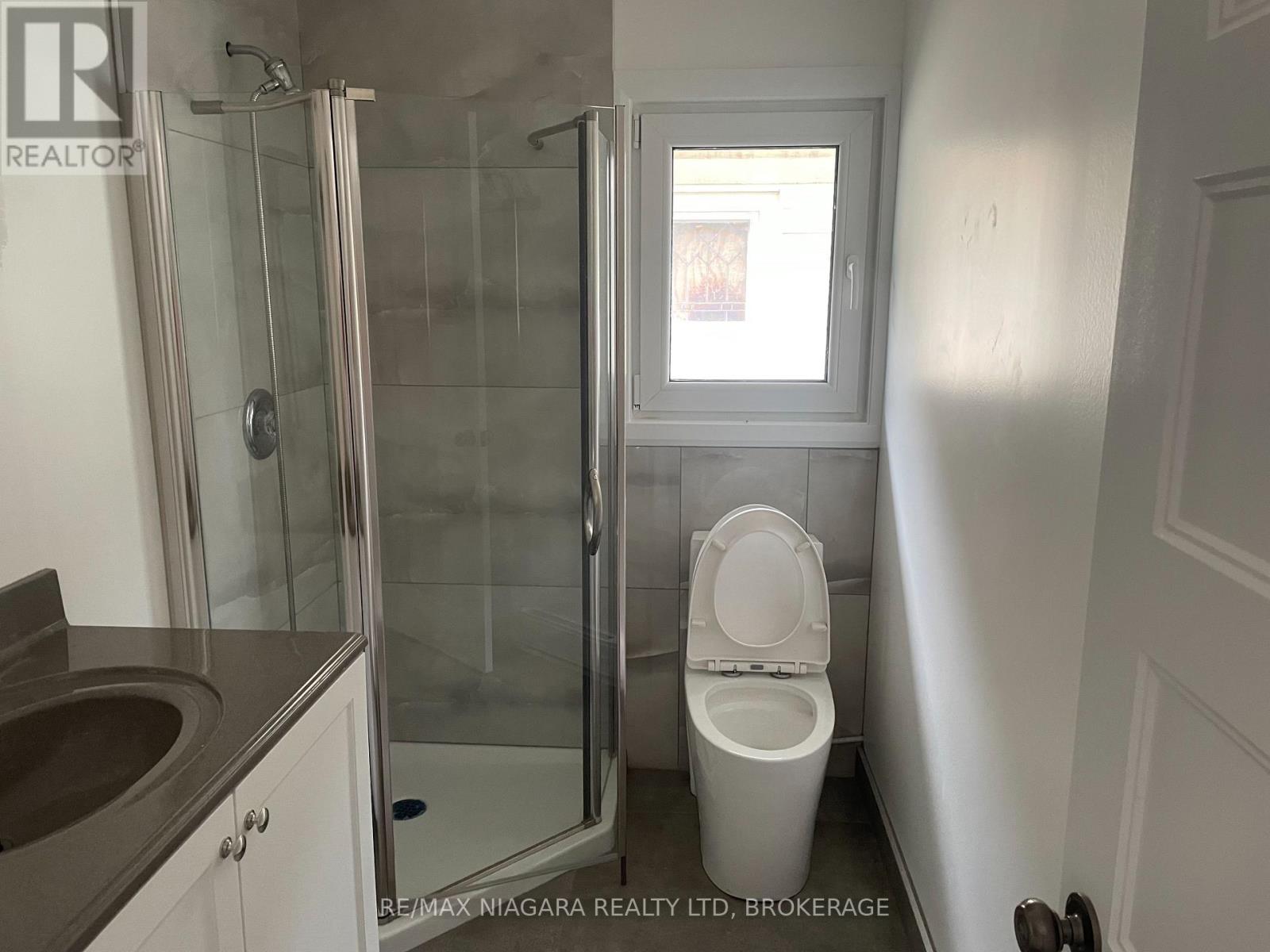 A - 4992 Mcrae Street, Niagara Falls, Ontario  L2E 1P1 - Photo 8 - X12487751