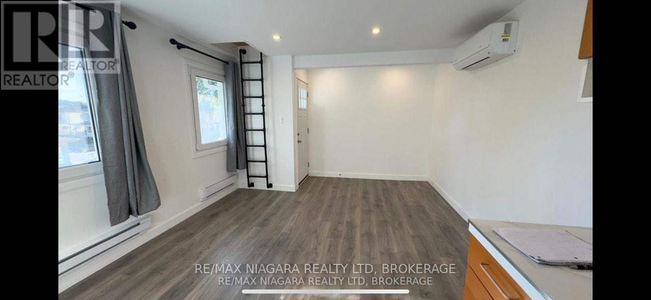 A - 4992 Mcrae Street, Niagara Falls, Ontario  L2E 1P1 - Photo 5 - X12487751