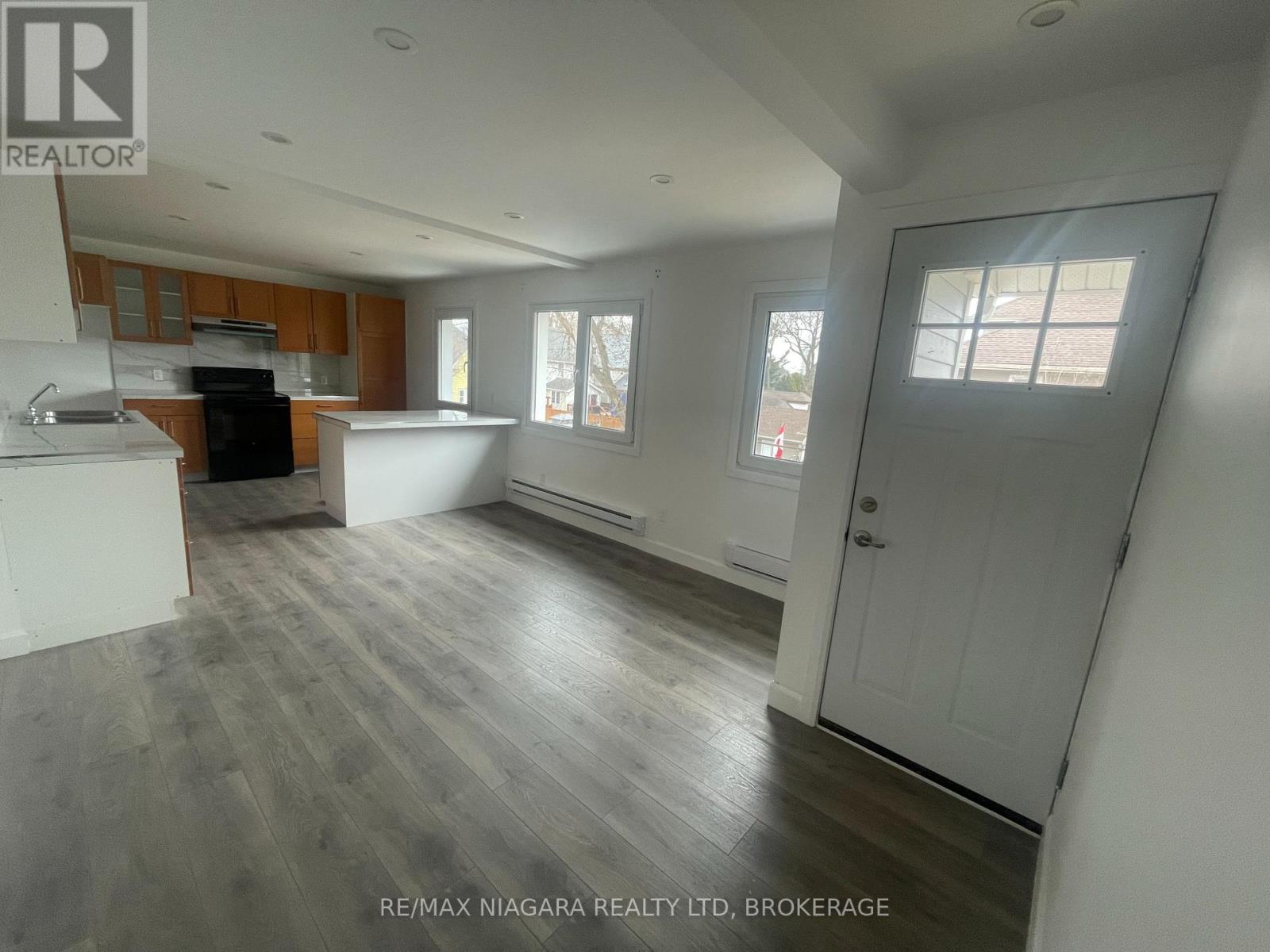 A - 4992 Mcrae Street, Niagara Falls, Ontario  L2E 1P1 - Photo 3 - X12487751