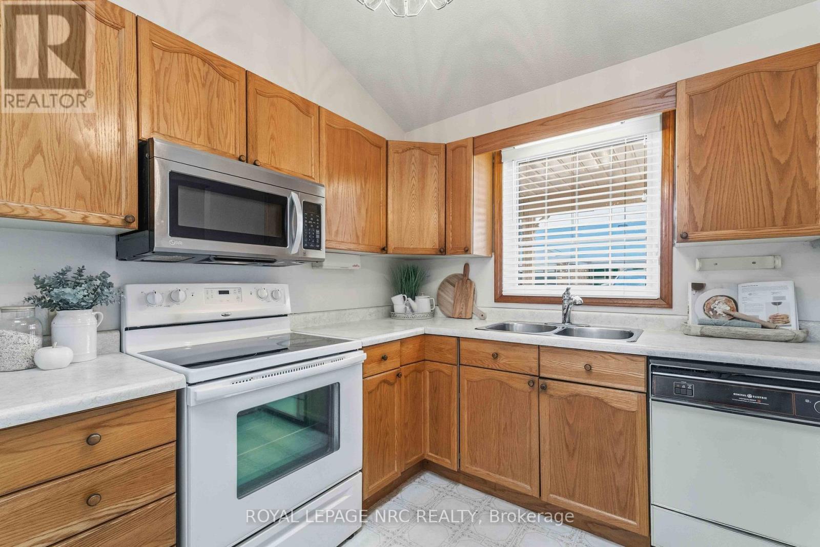 4115 Apple Blossom Lane, Lincoln (Lincoln-Jordan/vineland), Ontario  L0R 2C0 - Photo 22 - X12683736