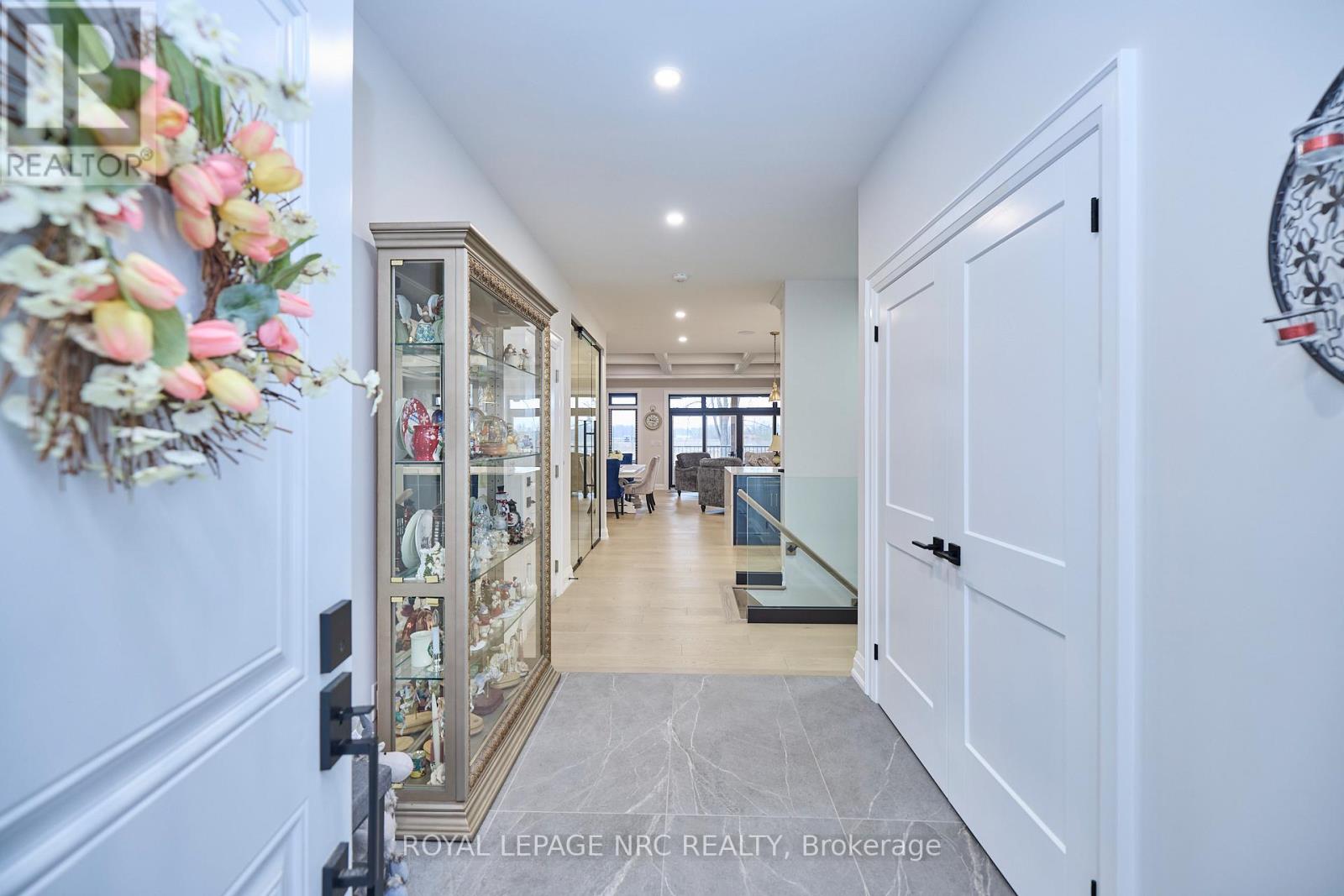 1174 Spears Road, Fort Erie, Ontario  L2A 4N1 - Photo 2 - X12747744