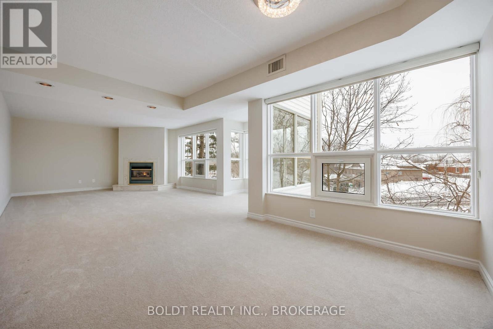 301 - 244 Lakeshore Road, St. Catharines (Vine/linwell), Ontario  L2M 1R6 - Photo 4 - X12754028