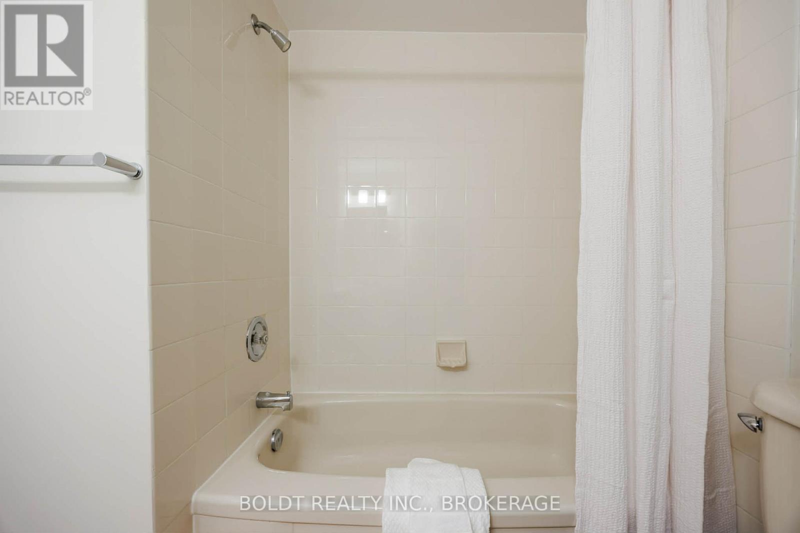 301 - 244 Lakeshore Road, St. Catharines (Vine/linwell), Ontario  L2M 1R6 - Photo 16 - X12754028