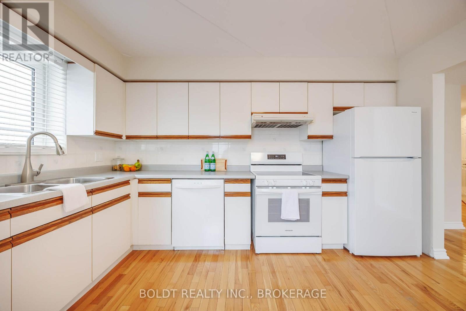 301 - 244 Lakeshore Road, St. Catharines (Vine/linwell), Ontario  L2M 1R6 - Photo 6 - X12754028