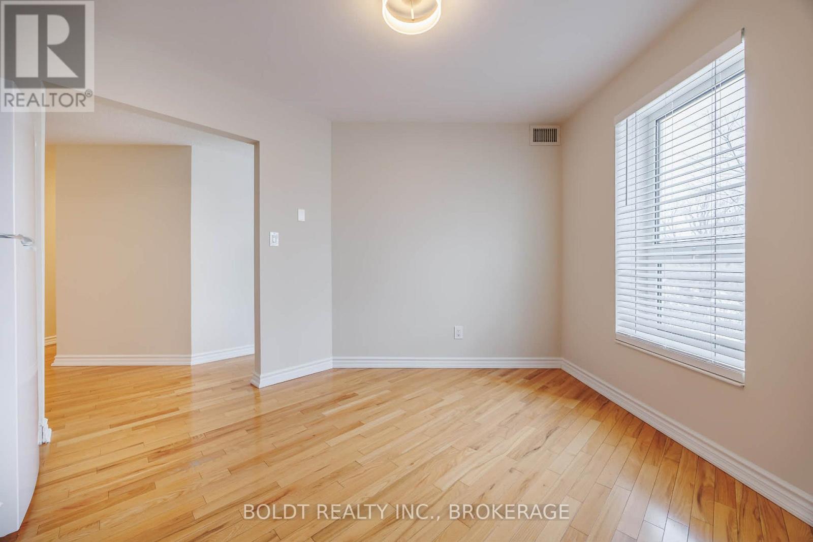 301 - 244 Lakeshore Road, St. Catharines (Vine/linwell), Ontario  L2M 1R6 - Photo 7 - X12754028