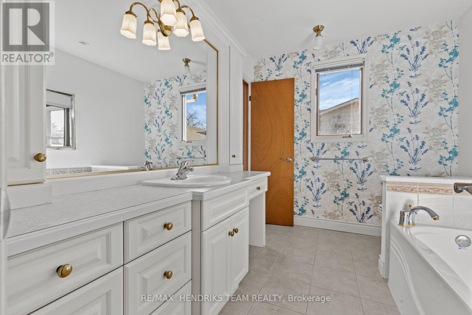 704 Vine Street, St. Catharines, Ontario  L2M 7L7 - Photo 21 - X12755338