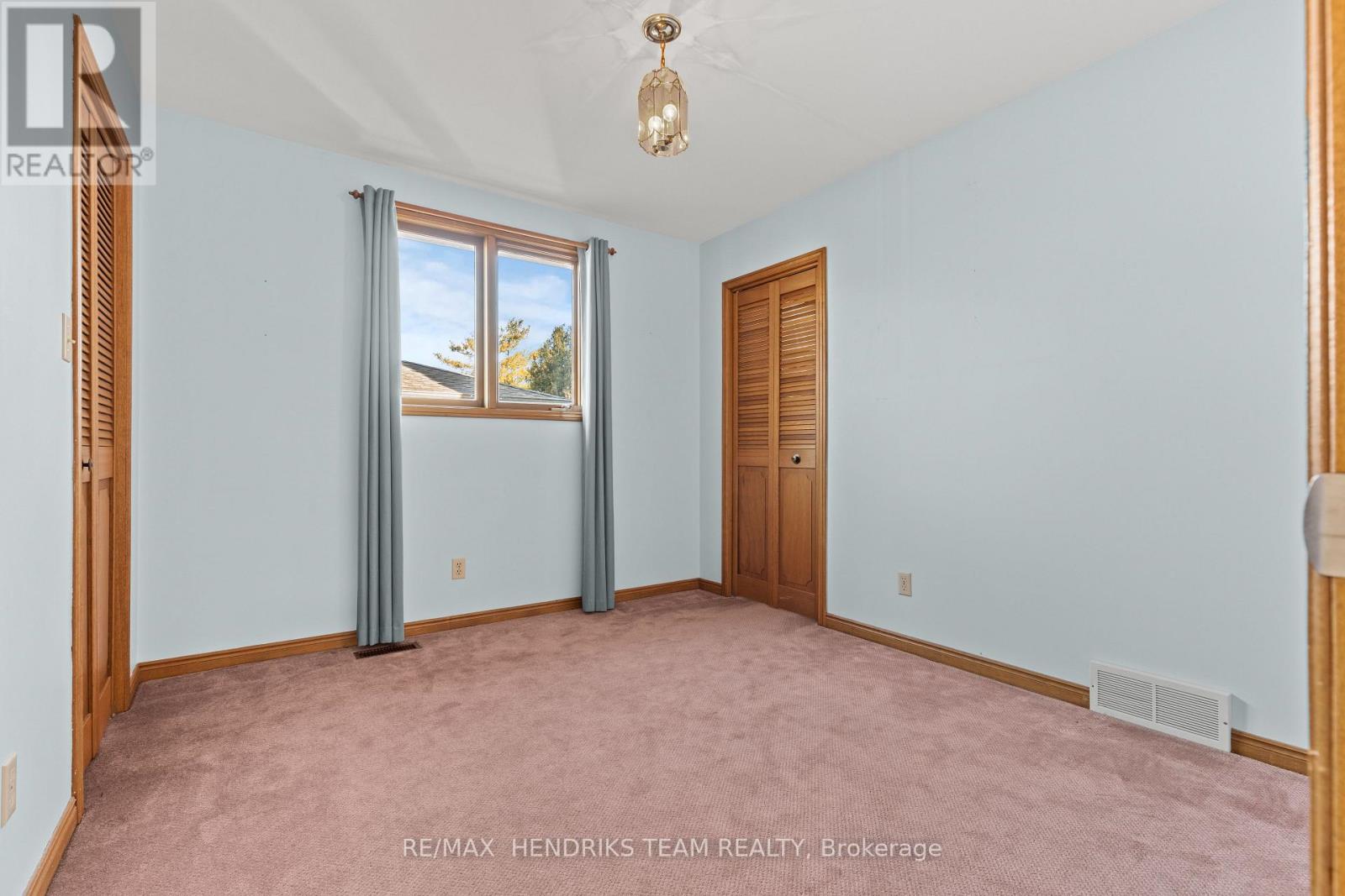 704 Vine Street, St. Catharines, Ontario  L2M 7L7 - Photo 22 - X12755338