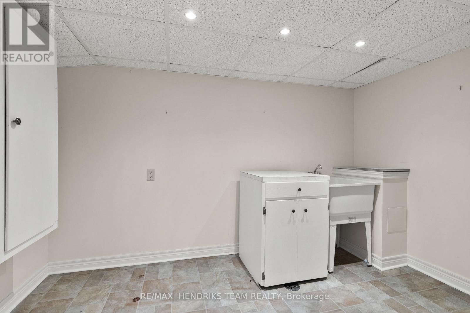 704 Vine Street, St. Catharines, Ontario  L2M 7L7 - Photo 30 - X12755338