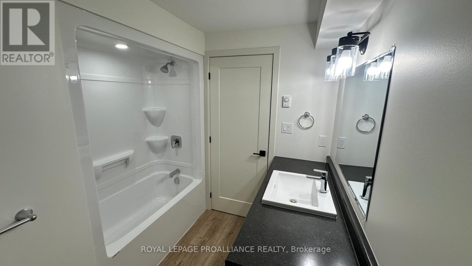 B - 162 Sienna Avenue, Belleville (Belleville Ward), Ontario  K8P 0J6 - Photo 13 - X12750060