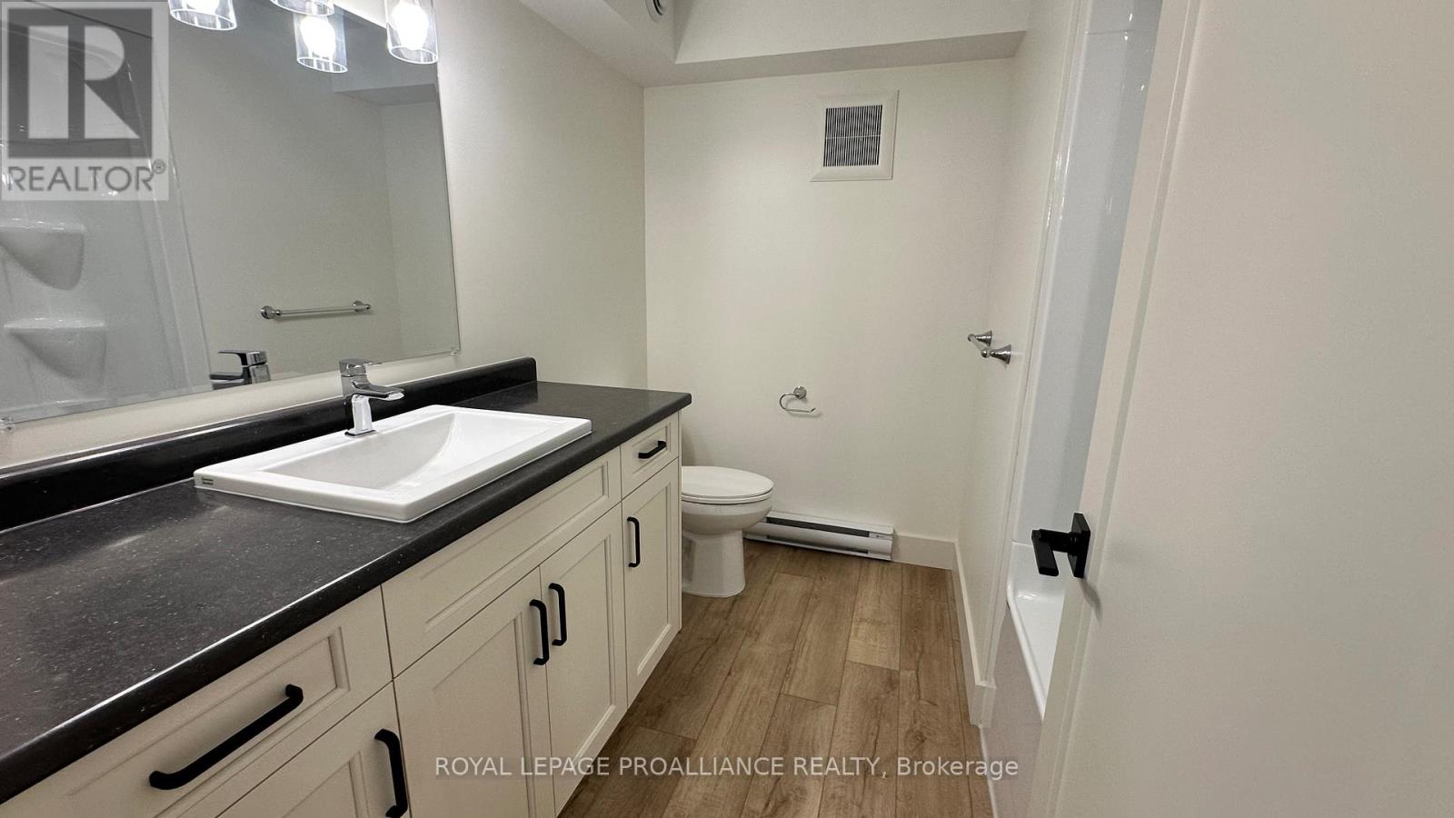 B - 162 Sienna Avenue, Belleville (Belleville Ward), Ontario  K8P 0J6 - Photo 14 - X12750060