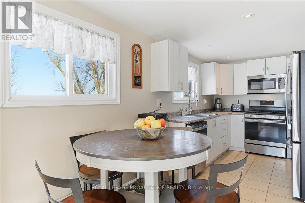 880 Big Island Road, Prince Edward County (Sophiasburg Ward), Ontario  K0K 1W0 - Photo 12 - X12754322