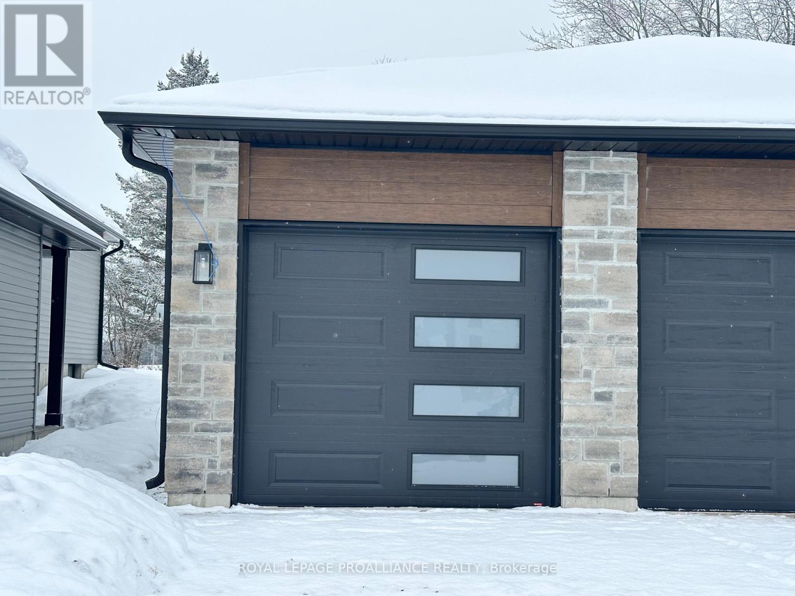 B - 162 Sienna Avenue, Belleville (Belleville Ward), Ontario  K8P 0J6 - Photo 2 - X12750060