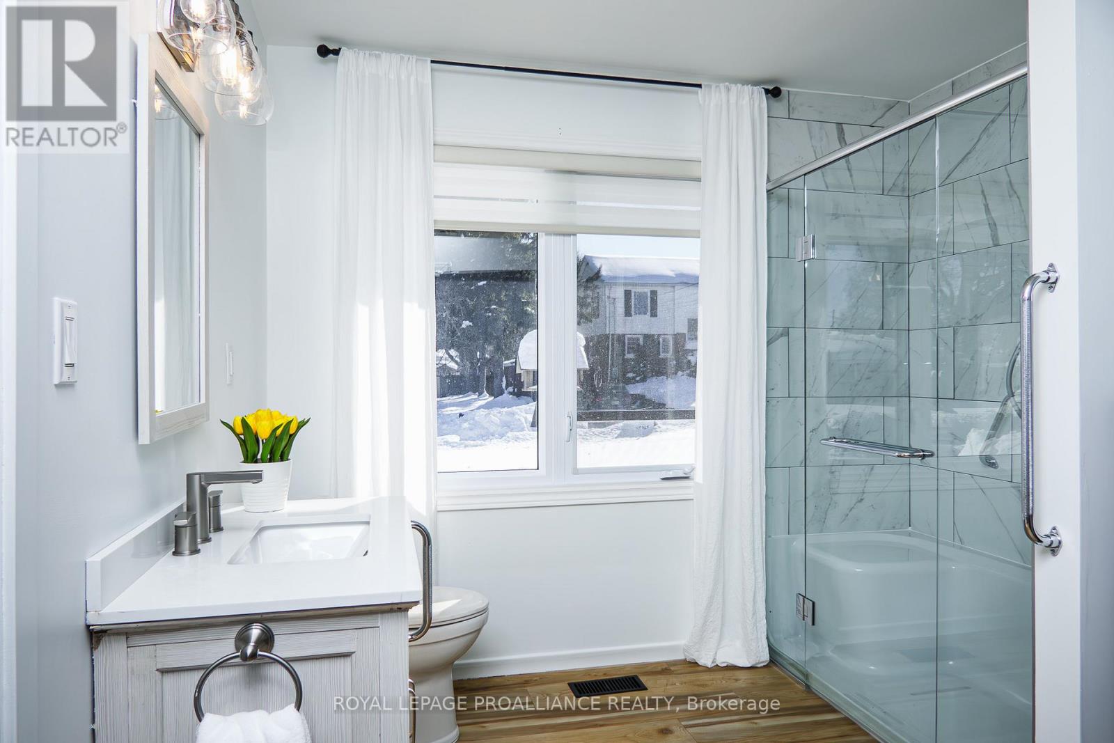 10 Devere Gardens, Quinte West (Trenton Ward), Ontario  K8V 3M3 - Photo 12 - X12754462