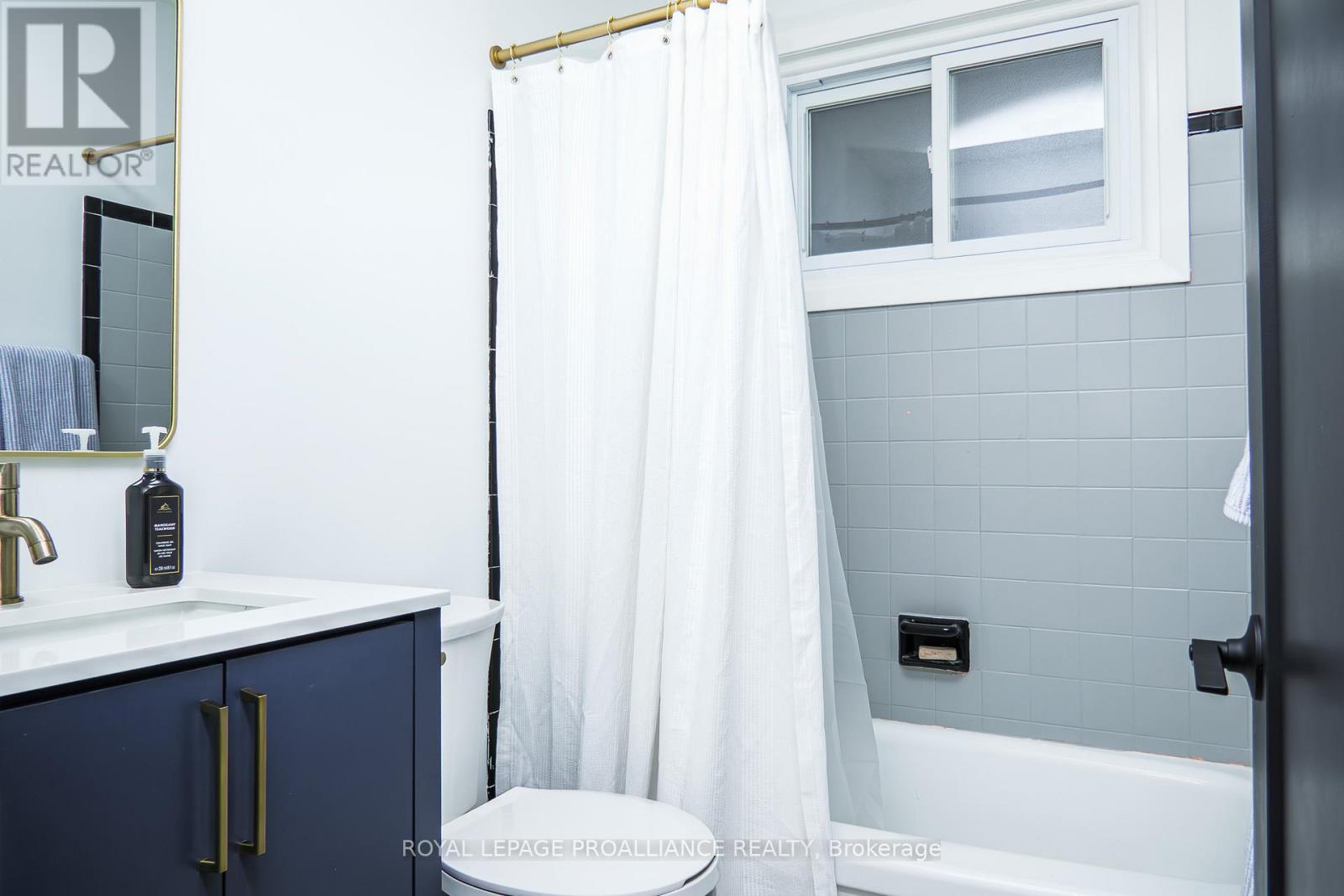 10 Devere Gardens, Quinte West (Trenton Ward), Ontario  K8V 3M3 - Photo 19 - X12754462