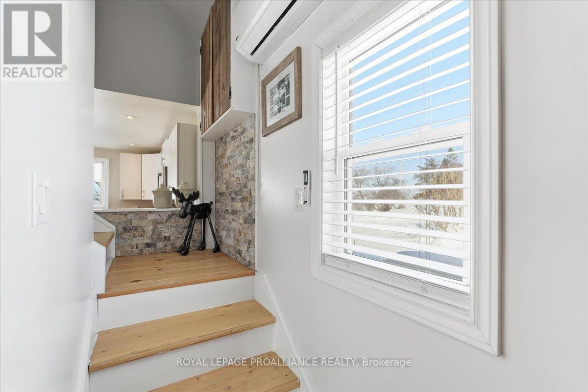 880 Big Island Road, Prince Edward County (Sophiasburg Ward), Ontario  K0K 1W0 - Photo 9 - X12754322