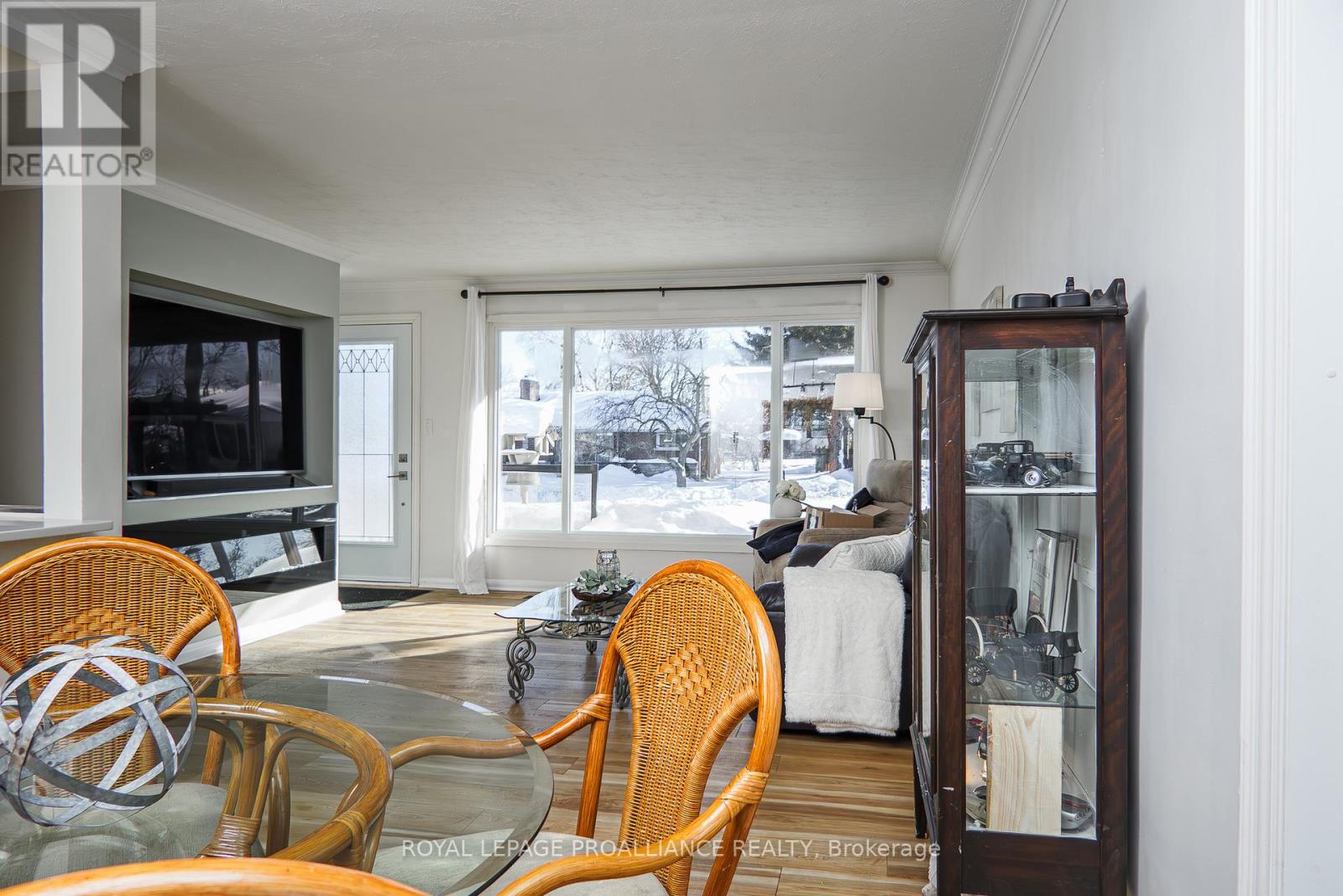 10 Devere Gardens, Quinte West (Trenton Ward), Ontario  K8V 3M3 - Photo 8 - X12754462