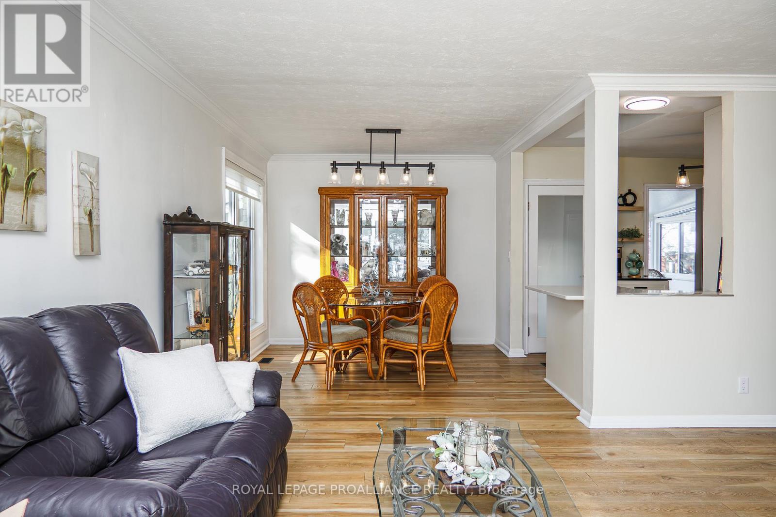 10 Devere Gardens, Quinte West (Trenton Ward), Ontario  K8V 3M3 - Photo 7 - X12754462