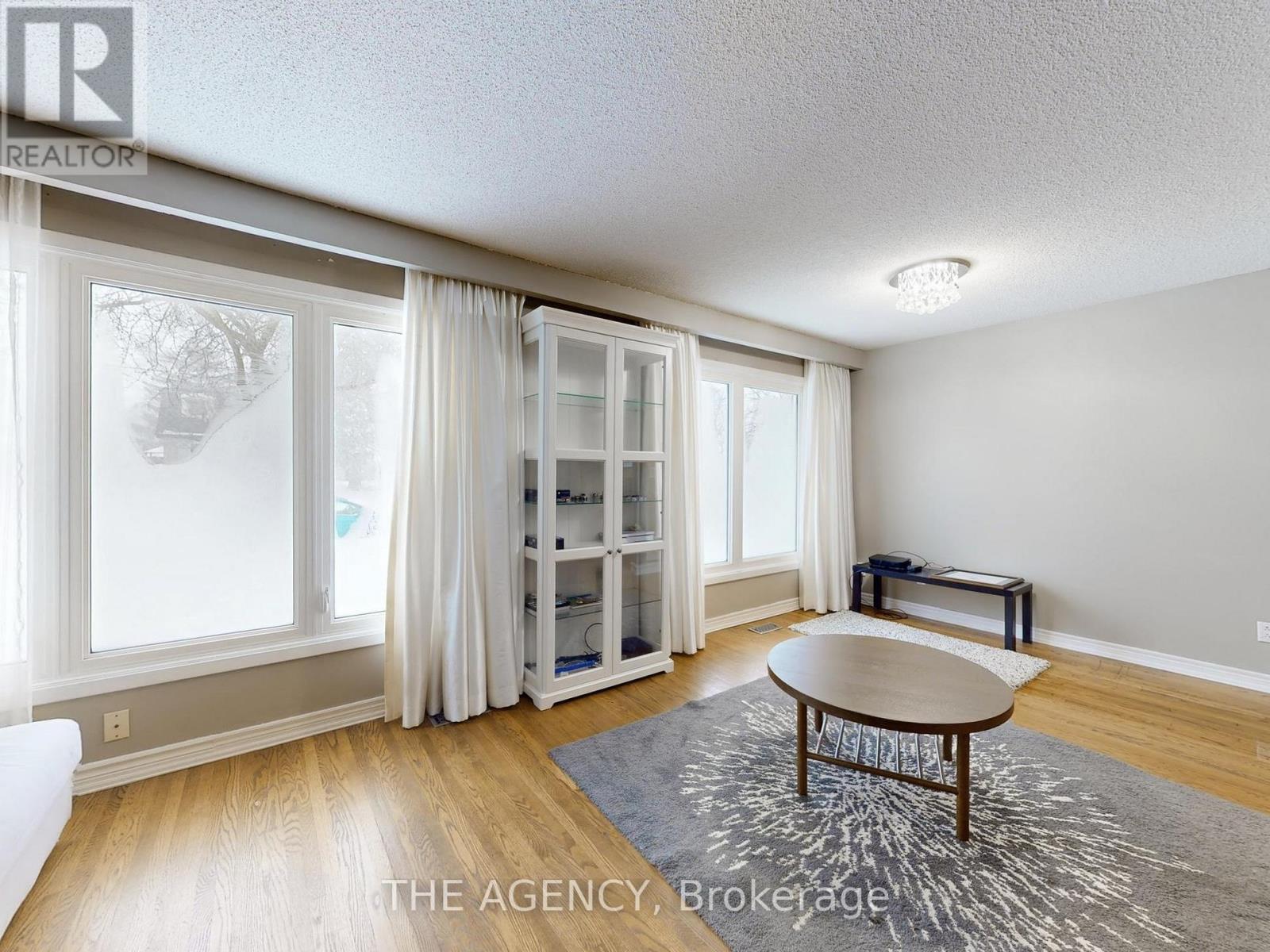 54 Manorglen Crescent, Toronto, Ontario  M1S 1W4 - Photo 4 - E12755532