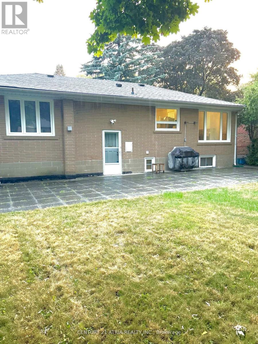 Upper Unit - 45 Ambrose Road, Toronto (Bayview Village), Ontario  M2K 1S2 - Photo 13 - C12756708