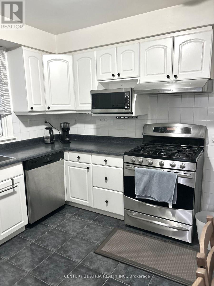 Upper Unit - 45 Ambrose Road, Toronto (Bayview Village), Ontario  M2K 1S2 - Photo 5 - C12756708