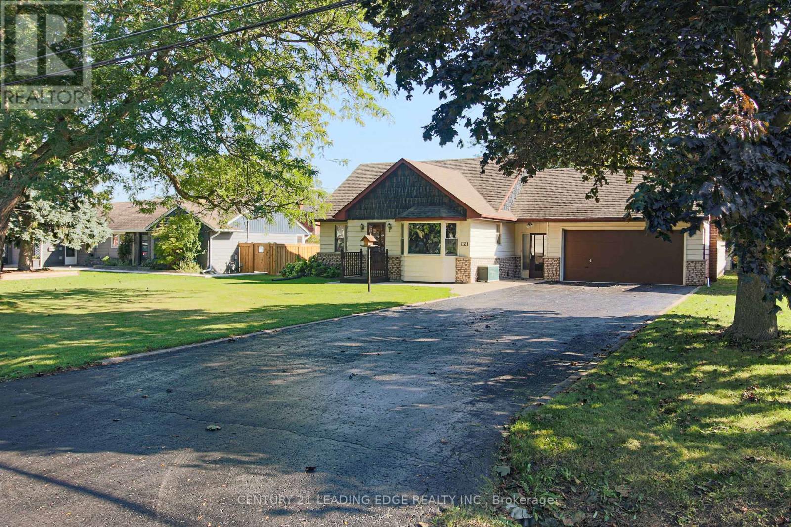 121 Northview Avenue, Whitby (Blue Grass Meadows), Ontario  L1N 2G8 - Photo 1 - E12756674