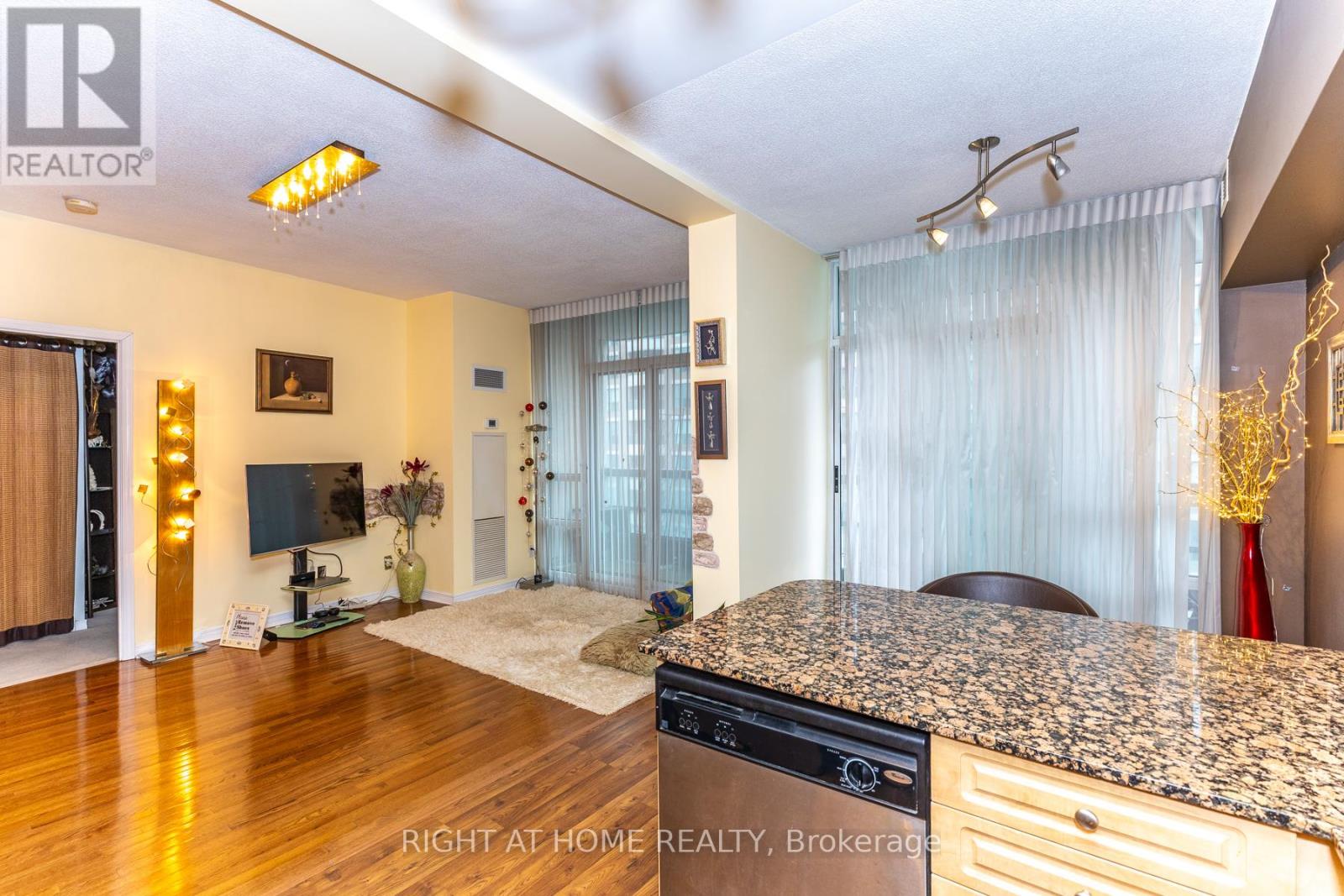 2002 - 509 Beecroft Road, Toronto (Willowdale West), Ontario  M2N 0A3 - Photo 18 - C12556106