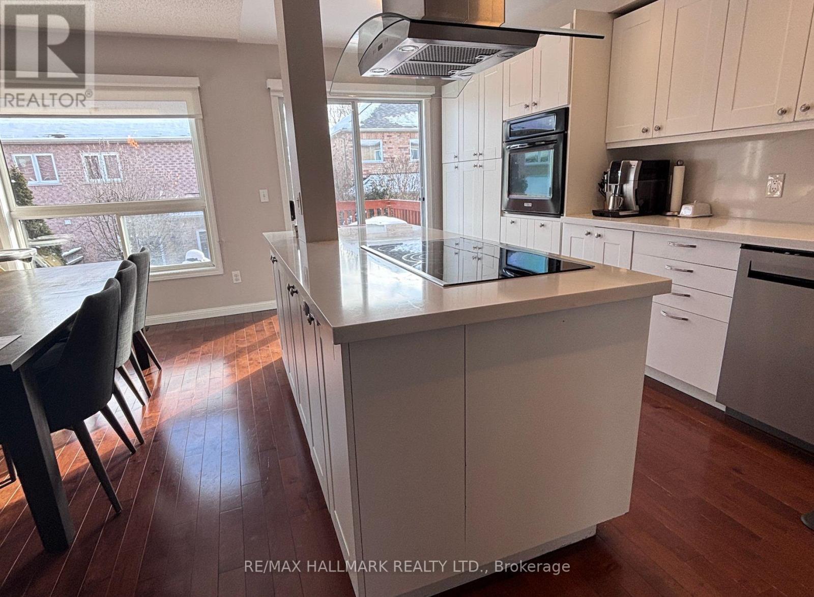 568 Legresley Lane, Newmarket, Ontario  L3Y 8R8 - Photo 10 - N12736844