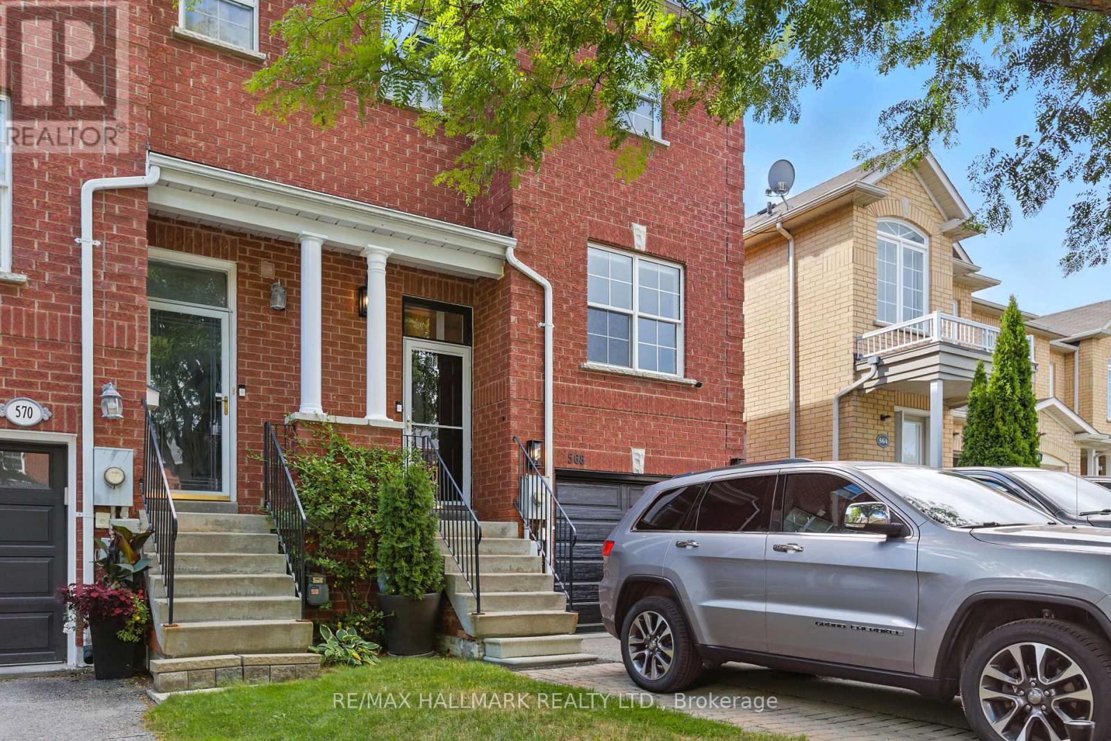 568 Legresley Lane, Newmarket, Ontario  L3Y 8R8 - Photo 3 - N12736844