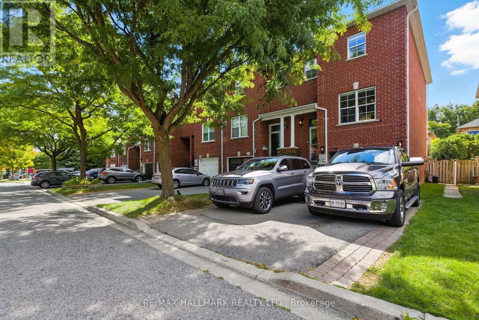 568 Legresley Lane, Newmarket, Ontario  L3Y 8R8 - Photo 2 - N12736844