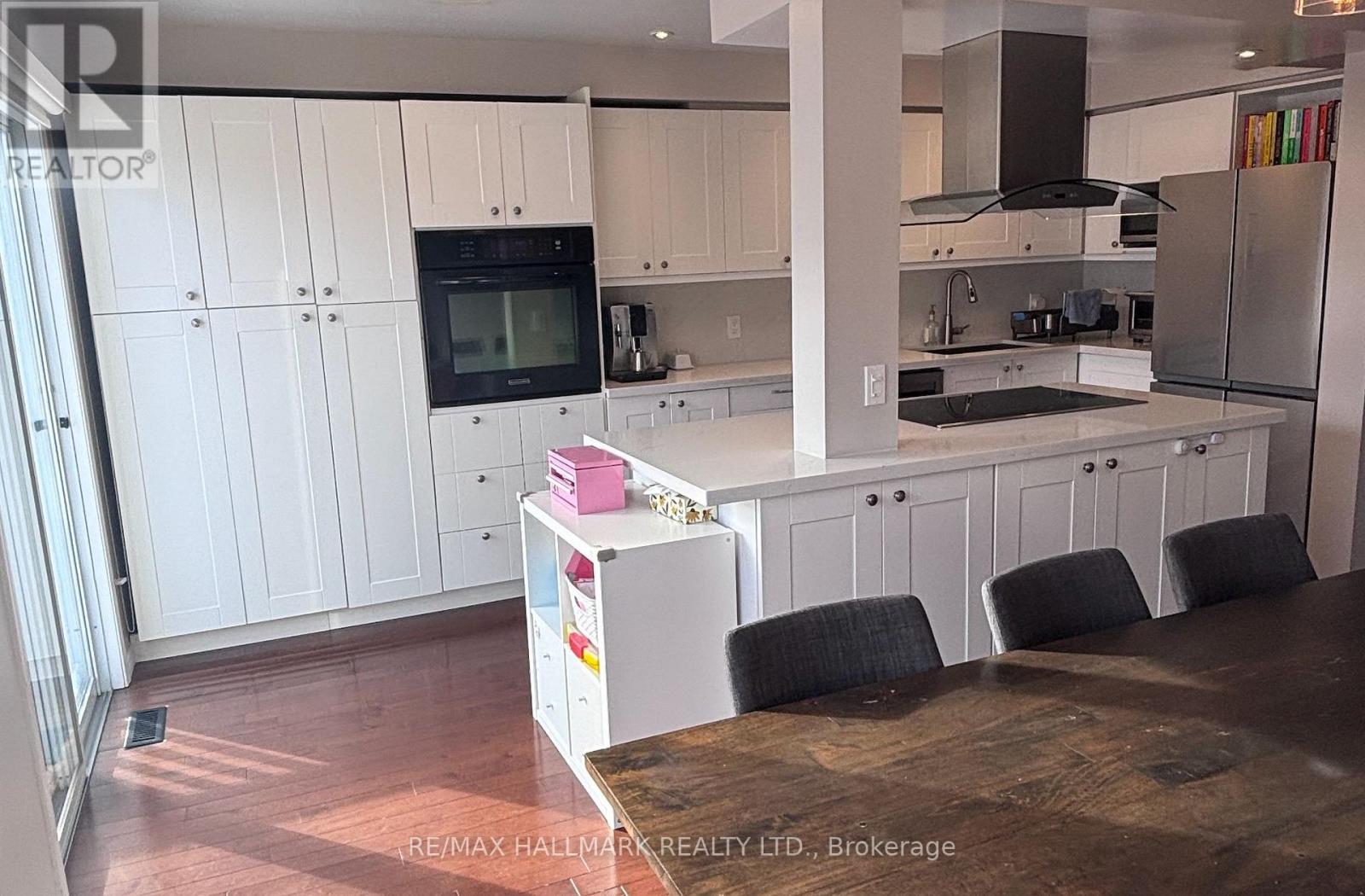 568 Legresley Lane, Newmarket, Ontario  L3Y 8R8 - Photo 9 - N12736844