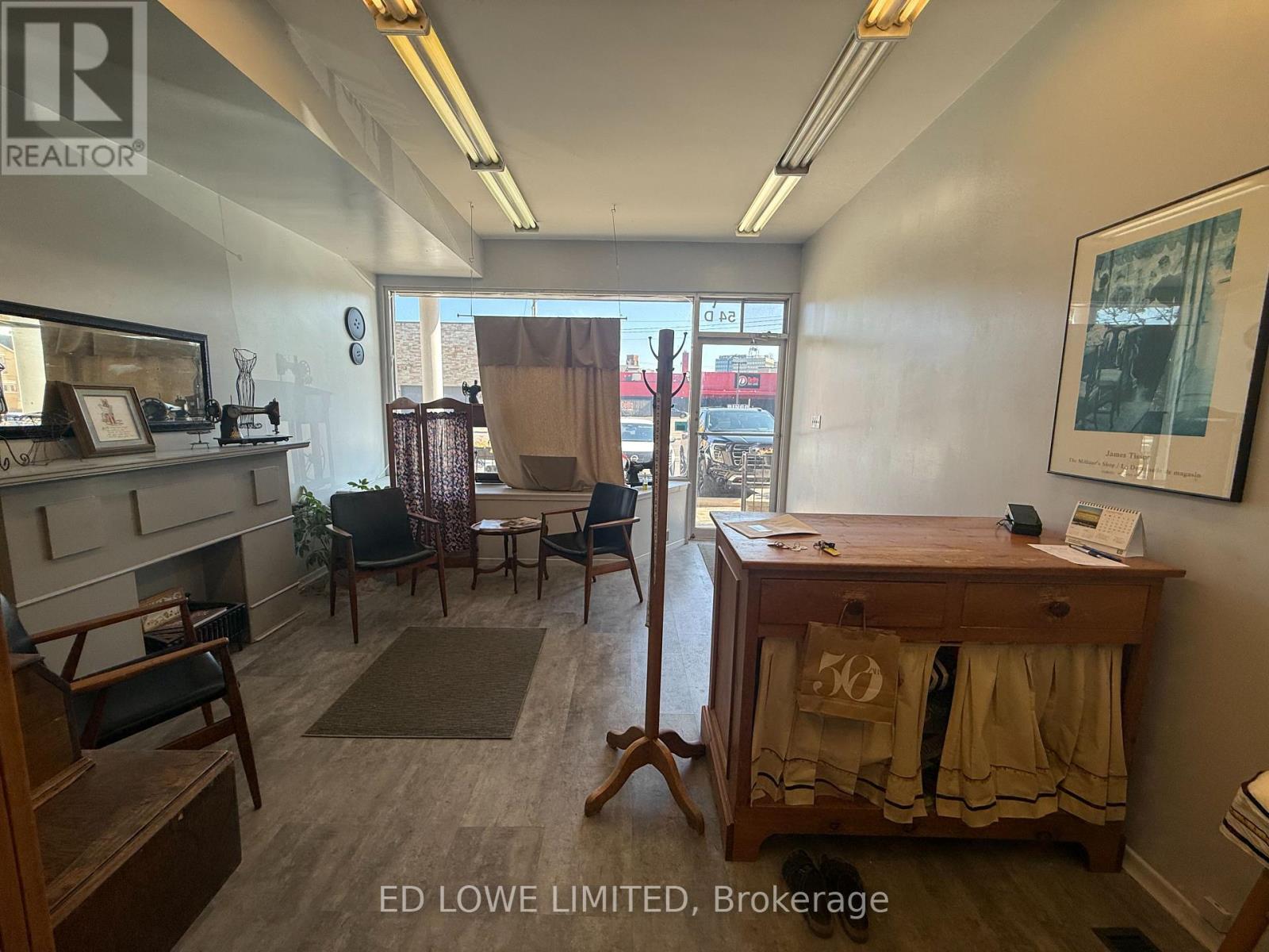 C & D - 54 Maple Avenue, Barrie, Ontario  L4N 1R8 - Photo 3 - S12421438