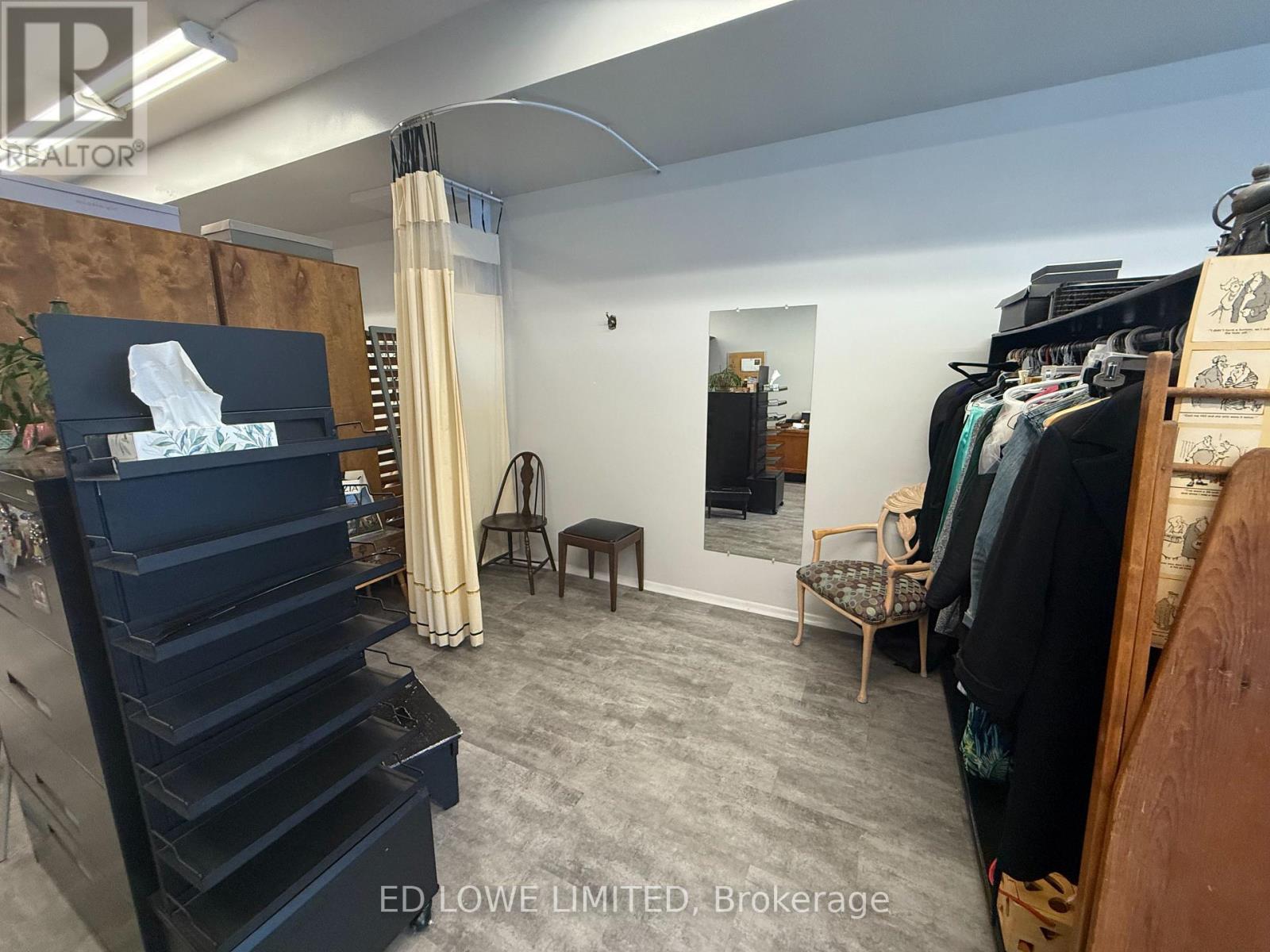 C & D - 54 Maple Avenue, Barrie, Ontario  L4N 1R8 - Photo 4 - S12422208