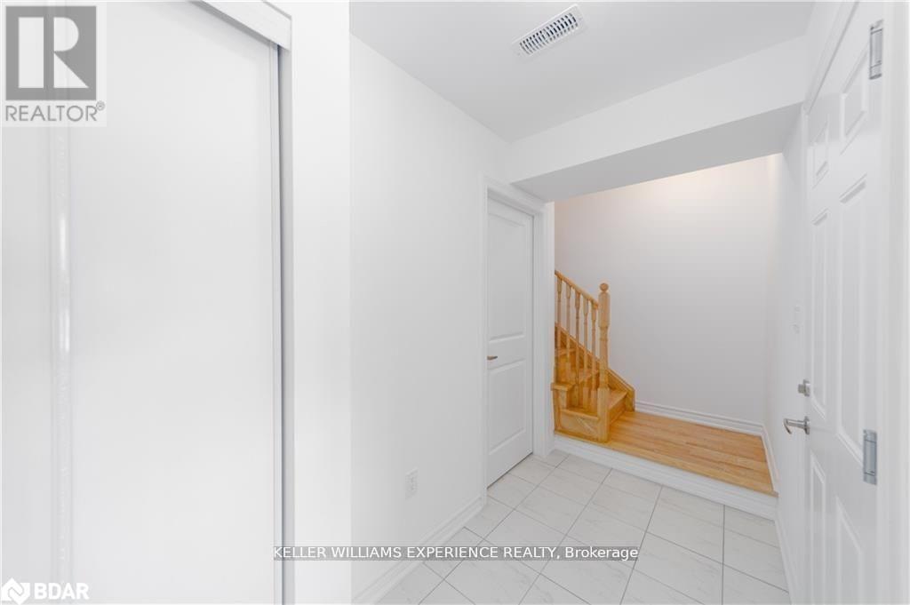 47 Pumpkin Corner Crescent, Barrie, Ontario  L9J 0T7 - Photo 8 - S12755438