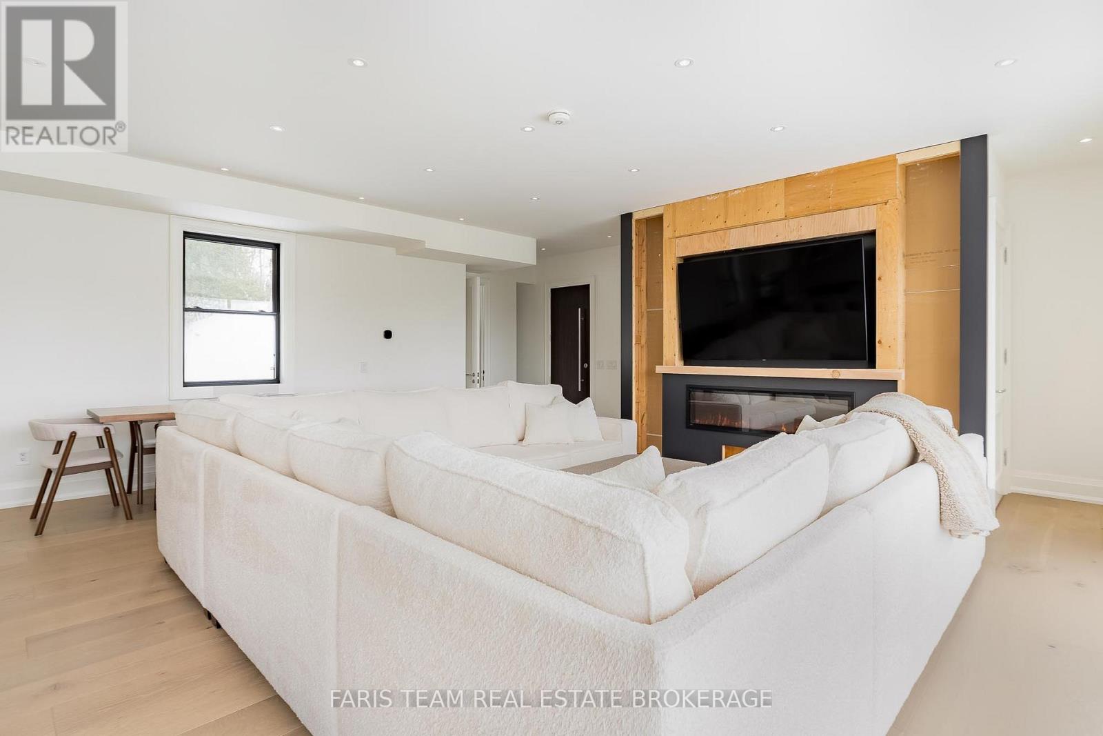 23 Trew Avenue, Tiny, Ontario  L0L 2T0 - Photo 17 - S12756712